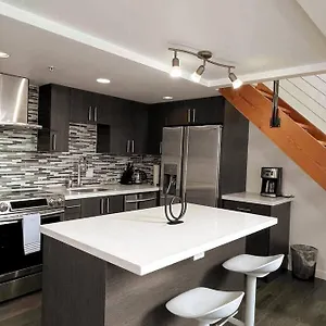 Modern Top-floor 1-bedroom Loft With Free Parking Apartment Vancouver